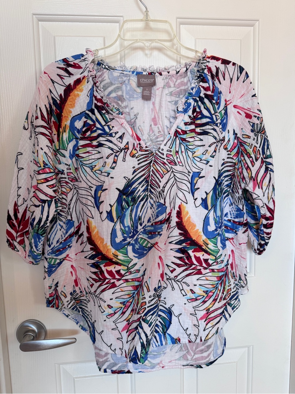Chico's White Multicolor Tropical Leaf V-Neck Tunic